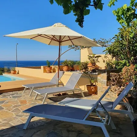 Azure Sea, Vila *