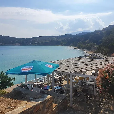 Azure Sea, Vila *