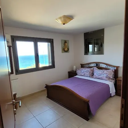 Azure Sea, Vila Istron
