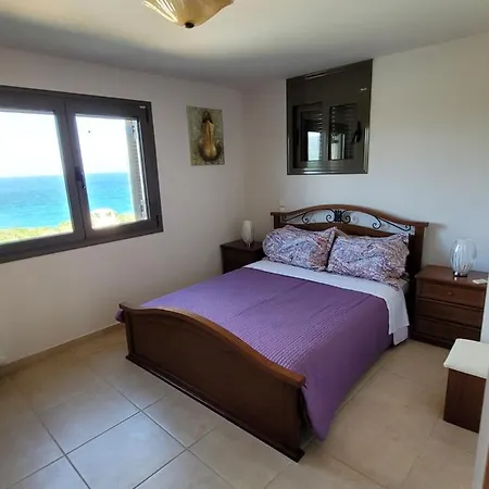 Vila Azure Sea, Istron