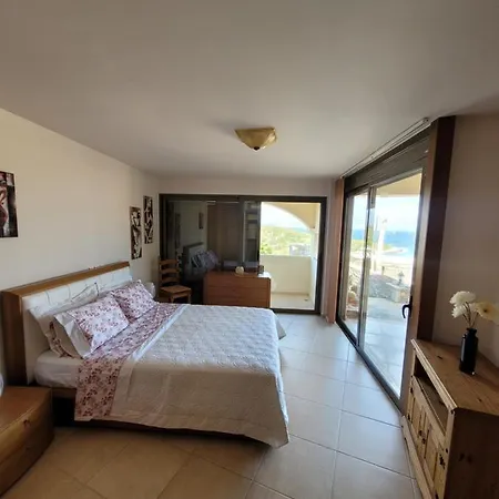 Vila Azure Sea, Istron